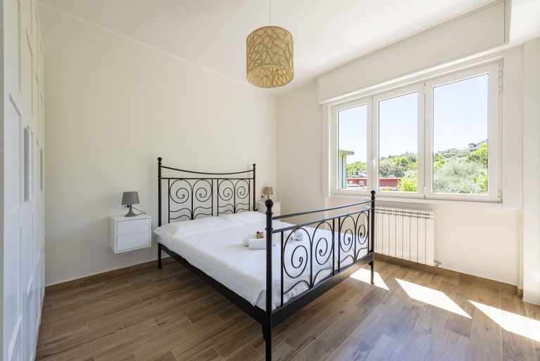 Bedroom 2, JOIVY Lele Apartment With Swimming Pool, Genova