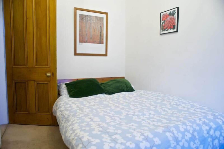 Bedroom 3, JOIVY Cosy 1-Bed Flat Near The Scottish Gallery, Edinburgh