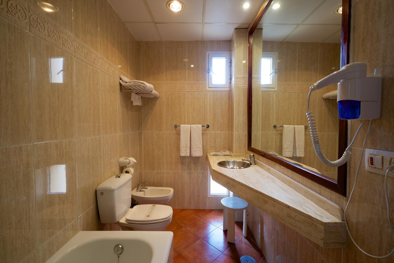 Bathroom 4, Hotel Guadalquivir, Cádiz