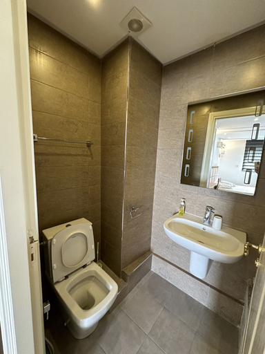 Bathroom 3, Immeuble Gazbar, Gabès Médina