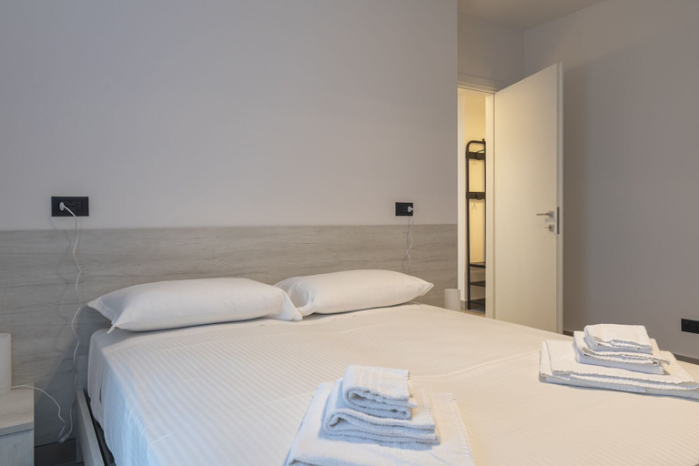 Bedroom 3, JOIVY Calm Flat W/Balcony, Milano