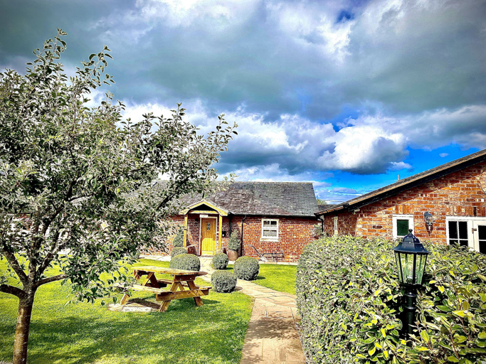 Exterior & Views 1, New Farm Bed & Breakfast, Cheshire East