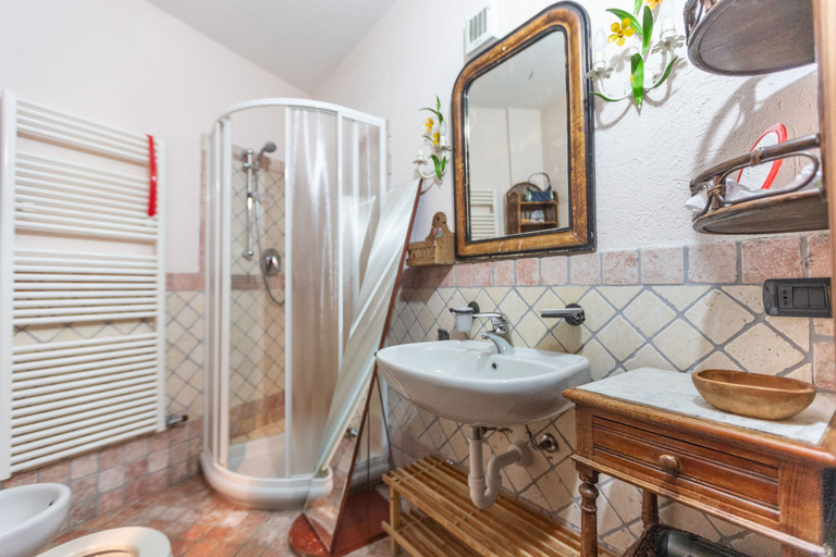 Bathroom, JOIVY Charming Flat W/Mountain View, Aosta