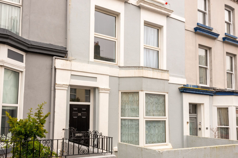 Exterior & Views 2, JOIVY Charming 4-Bed House Near The Hoe Park, Plymouth