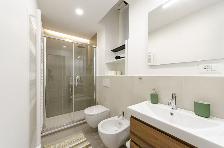 Bathroom 5, JOIVY Bright Flat In The Perfect Centre Of Genoa, Genova