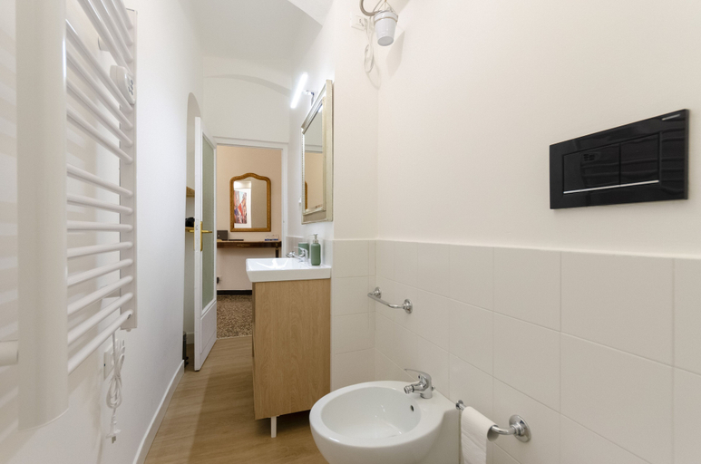 Bathroom 5, JOIVY Ideal Flat Near Aquarium, Genova