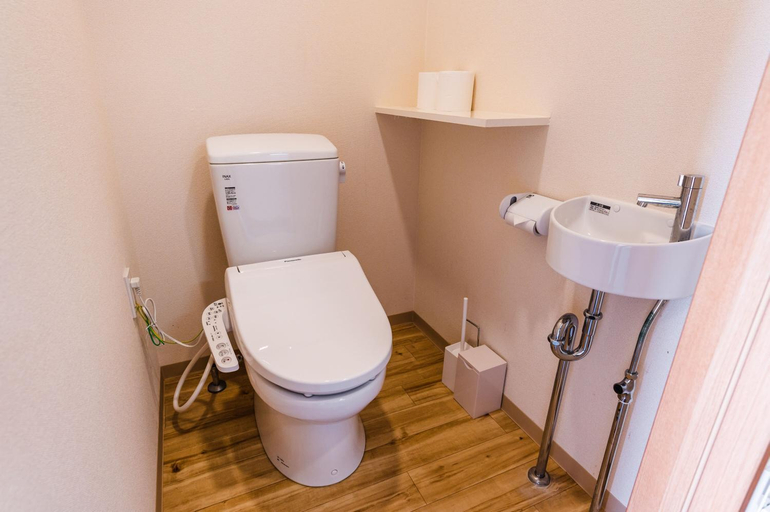 Bathroom 2, Crystal Court, Miyakojima