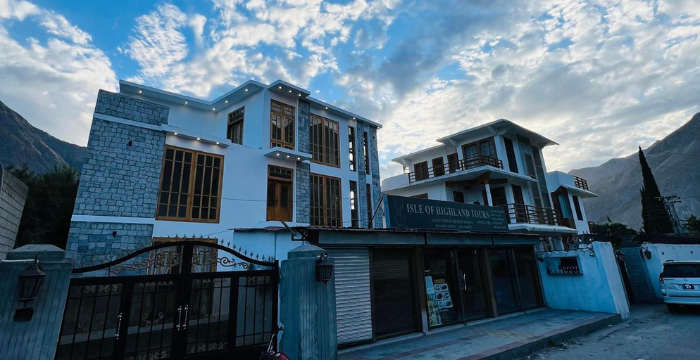 Exterior & Views