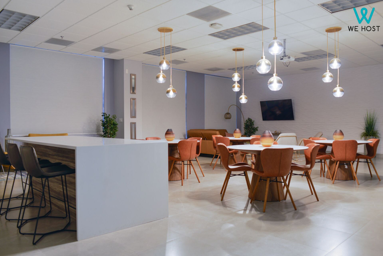 Food & Drinks 5, Chic Condo in Brickell Pool & Gym, Miami-Dade