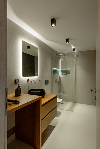 Bathroom 4, Leviosa apartment airport by Airstay, Attica