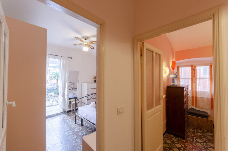 Hallway 3, JOIVY Apt For 5, Close To 2 Beaches In Sestri Levante, Genova