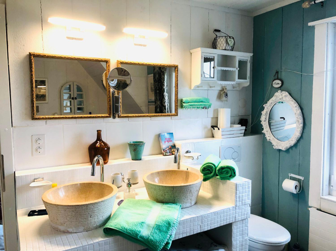 Bathroom 2, Villa Kunterbunt, Gäu