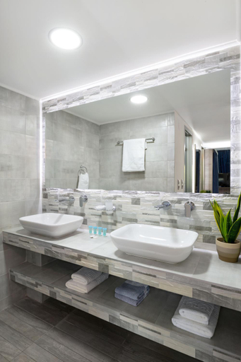 Bathroom 3, Hotel Sirines, East Macedonia and Thrace