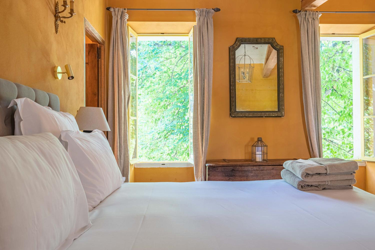 Bedroom 2, Prieure Notre-Dame de Conil - 12e siecle, Bouches-du-Rhône