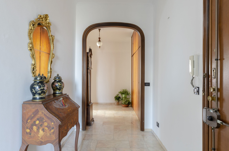 Hallway 2, JOIVY Front Sea Apt With Big Terrace In Chiavari, Genova