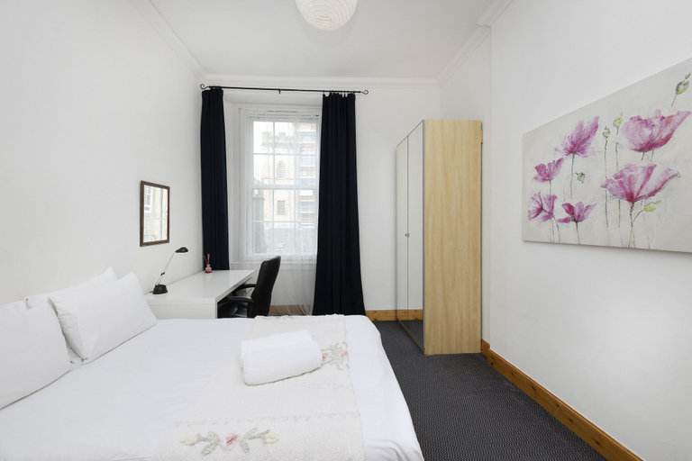 Bedroom 3, JOIVY Spacious 3 Bed Apartment In The Old Town, Edinburgh