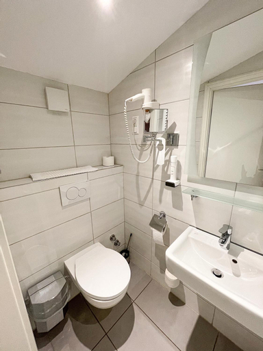 Bathroom 9