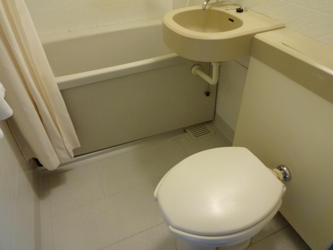 Bathroom 5, Hotel South Island, Miyakojima