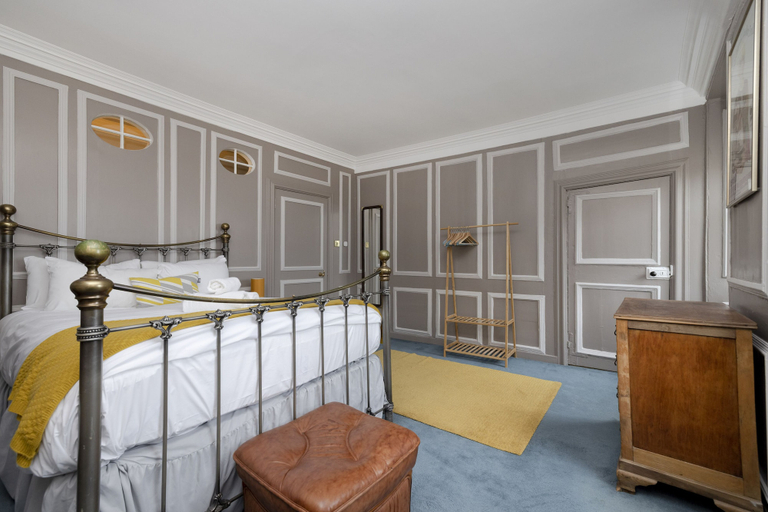 Bedroom 3, JOIVY Eclectic & Design Led 3Br Apt Near Edinburgh Castle, Edinburgh