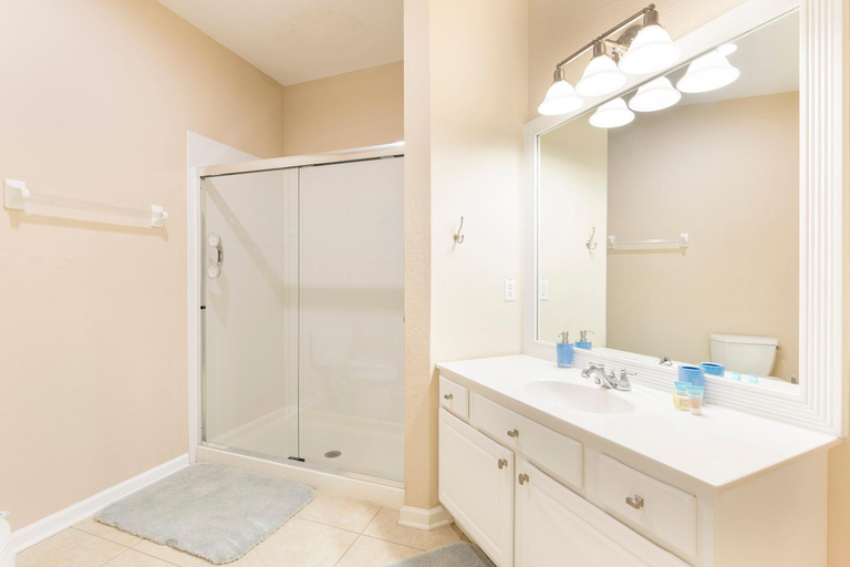Bathroom 3, Spacious 2BR 2BA with Balcony 5 Mins to Convention Center & Epic Universe, Orange