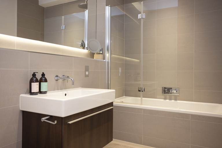 Bathroom 4, JOIVY Splendid 2-Br Apartment In New Town, Edinburgh