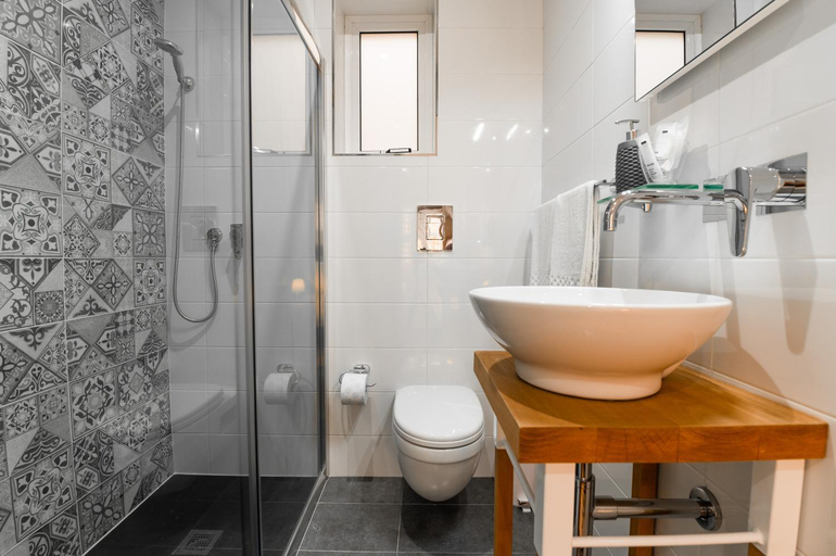 Bathroom 2, Monreal Boutique Townhouse - R024RM3