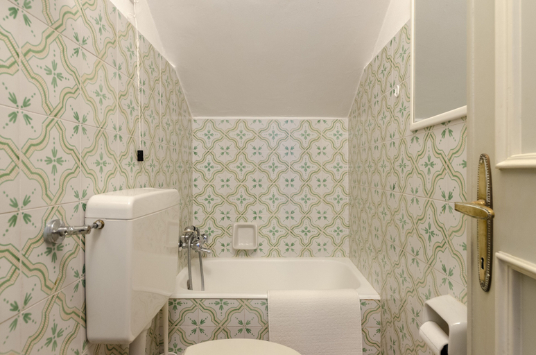 Bathroom 4, JOIVY Spectacular Sea View Apt For 5 W/Terrace, Genova