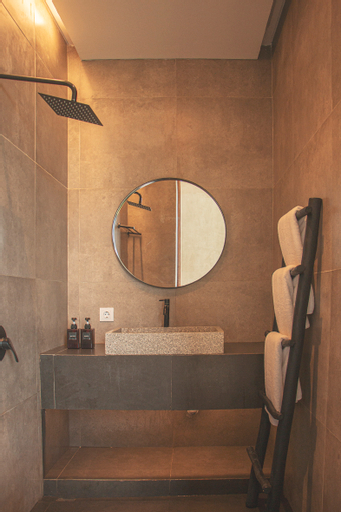 Bathroom 12