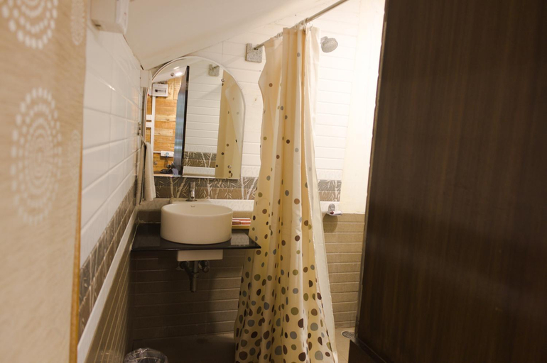 Bathroom 5, Mrugavani Resort & Spa, Ranga Reddy