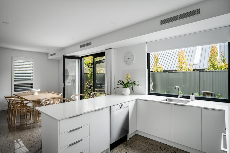 Others 5, Vale 194 - Luxury Accommodation in McLaren Vale - 5 holiday homes with king size beds, Adelaide