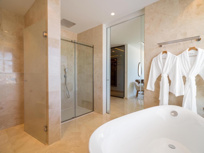 Bathroom 5, The Tower at St Raphael Resort