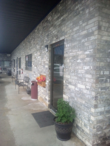 Exterior & Views 2, Coachman's Inn & Suites, Scott