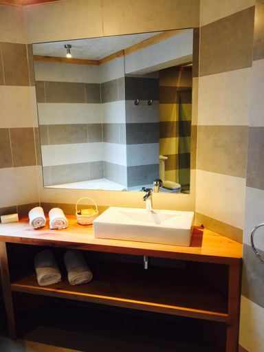 Bathroom 2, Hotel Amun, Cautín