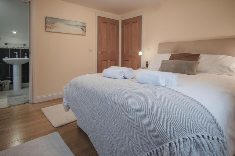 Others 5, Llais Afon - 3 Bedroom Holiday Home - Fishguard, Pembrokeshire