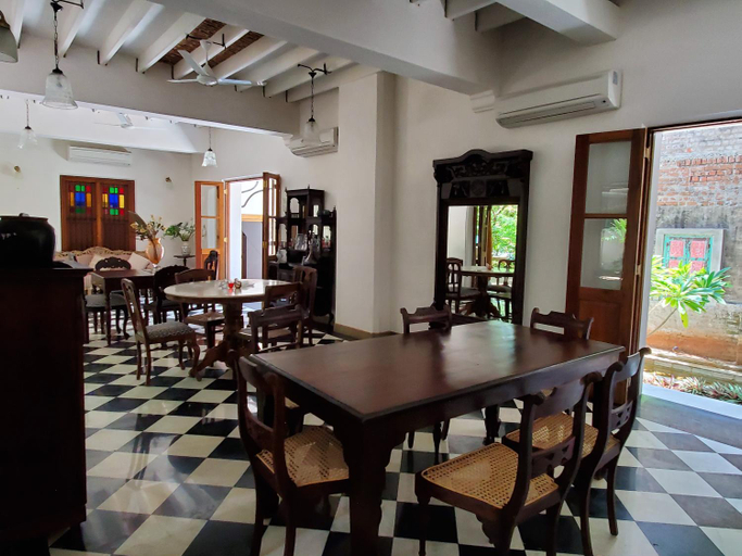Food & Drinks, Kariappa House, Viluppuram