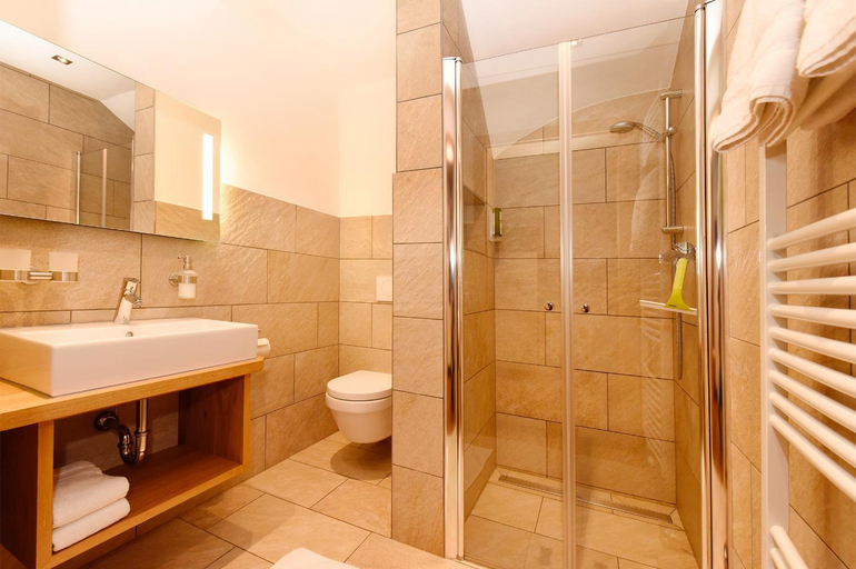 Bathroom 5, Hotel Die Montafonerin, Bludenz