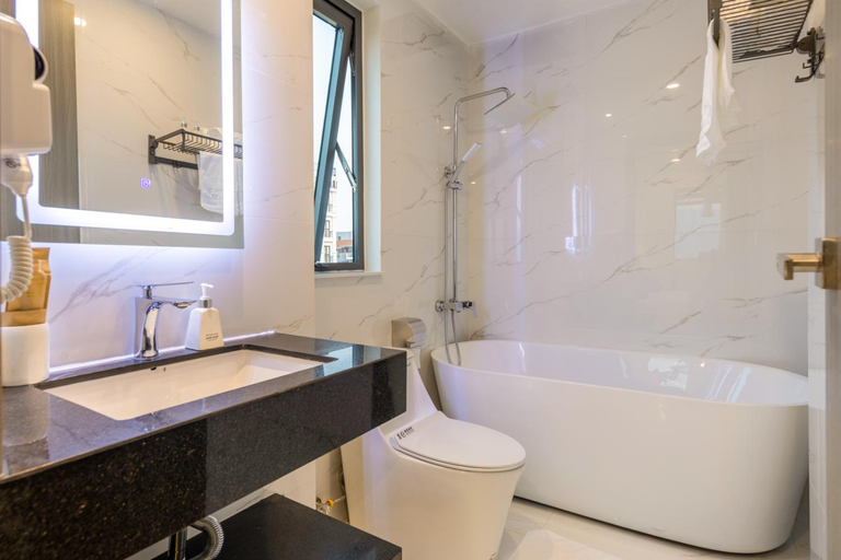 Bathroom 5, The Home Hotel & Apartment, Da Nang