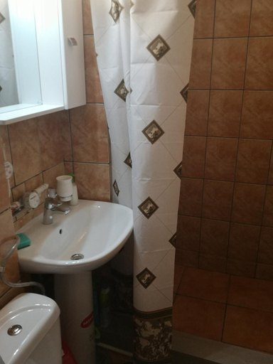Bathroom 2, Gara Dinu, Municipiul Bucuresti
