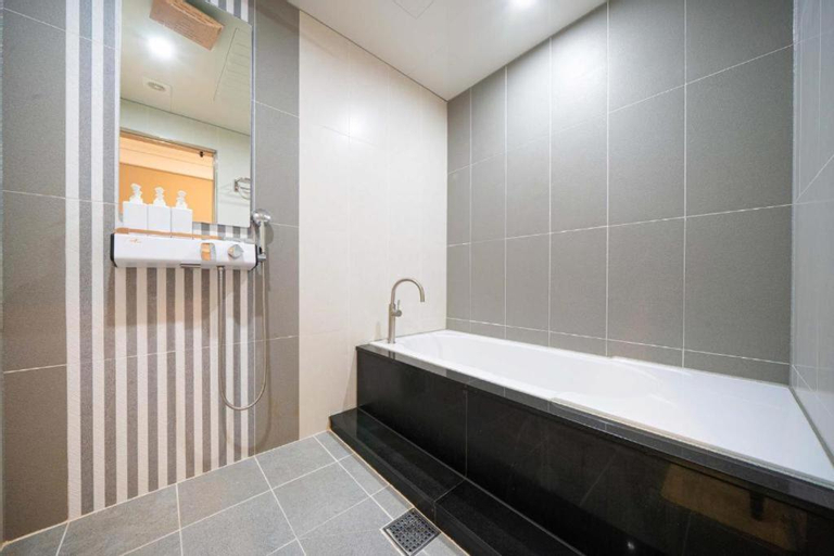 Bathroom 7