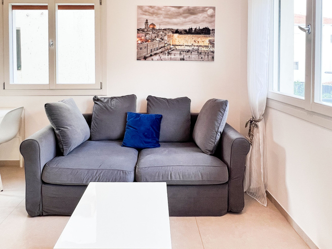 Others 4, Classic Bauhaus with Balcony by FeelHome