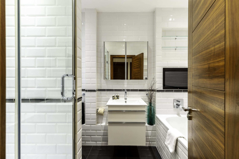 Bathroom 3, Colourful South Kensington Home, London