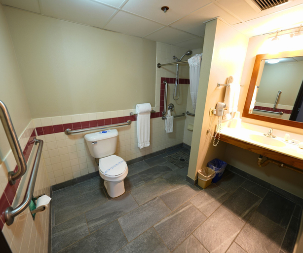 Bathroom 4, Baymont by Wyndham Marshalltown, Marshall