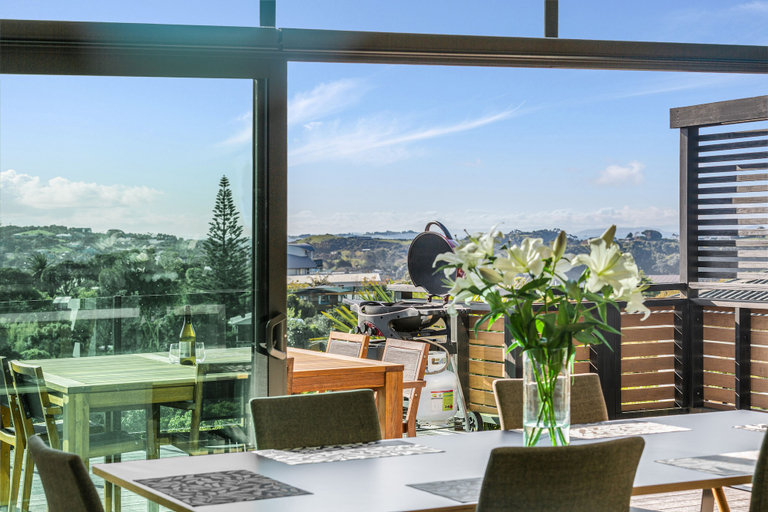 Food & Drinks 3, Taonga with panoramic sea views, Auckland