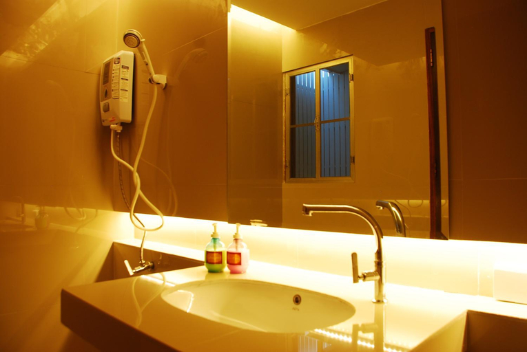 Bathroom 4, The White Elephant Home, Muang Chiang Mai