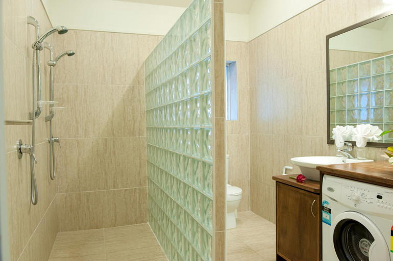 Bathroom 5, Crown Beach Resort & Spa, Rorotonga