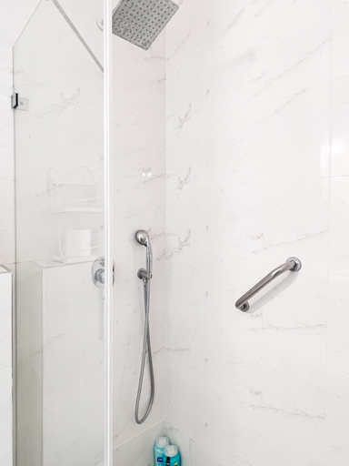 Bathroom 3, Classic Bauhaus with Balcony by FeelHome