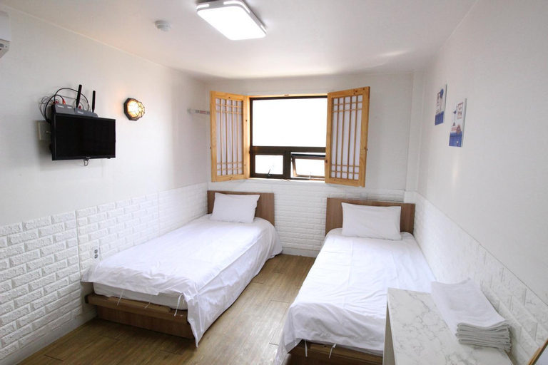 Bedroom 12