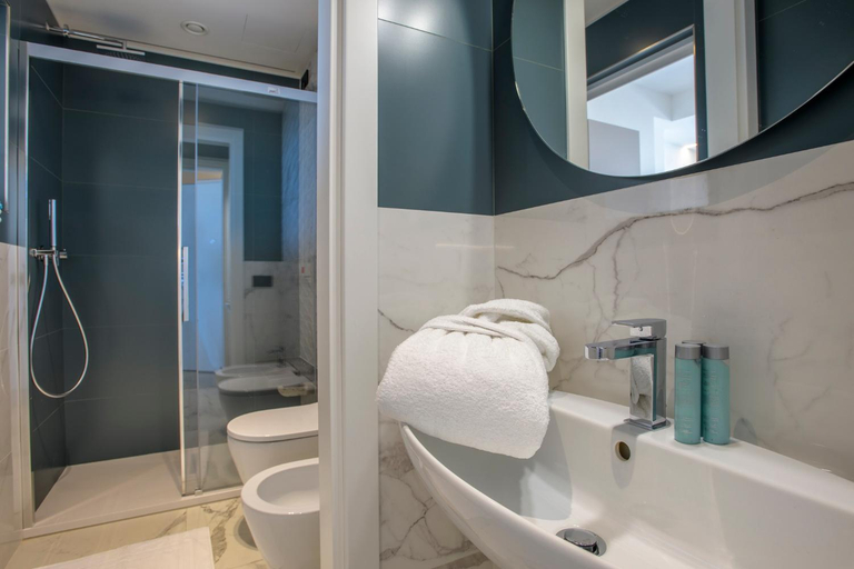 Bathroom 3, VistAmare Luxury Retreat Appartamenti, Genova