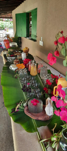 Food & Drinks