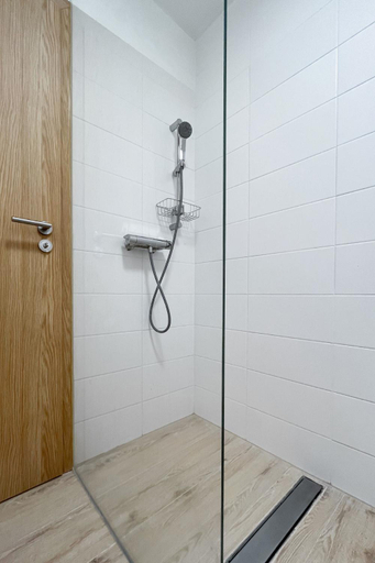 Bathroom 3, HOTEL DOUBLE RED CARS Museum, Brezno